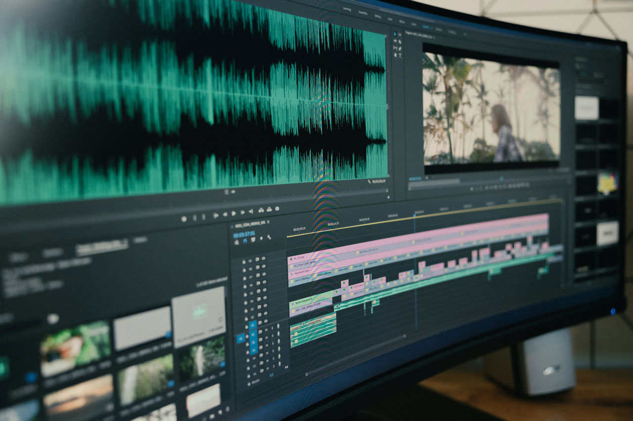 View of timeline and waveforms in non-linear editor - Photo by Jakob Owen Unsplash